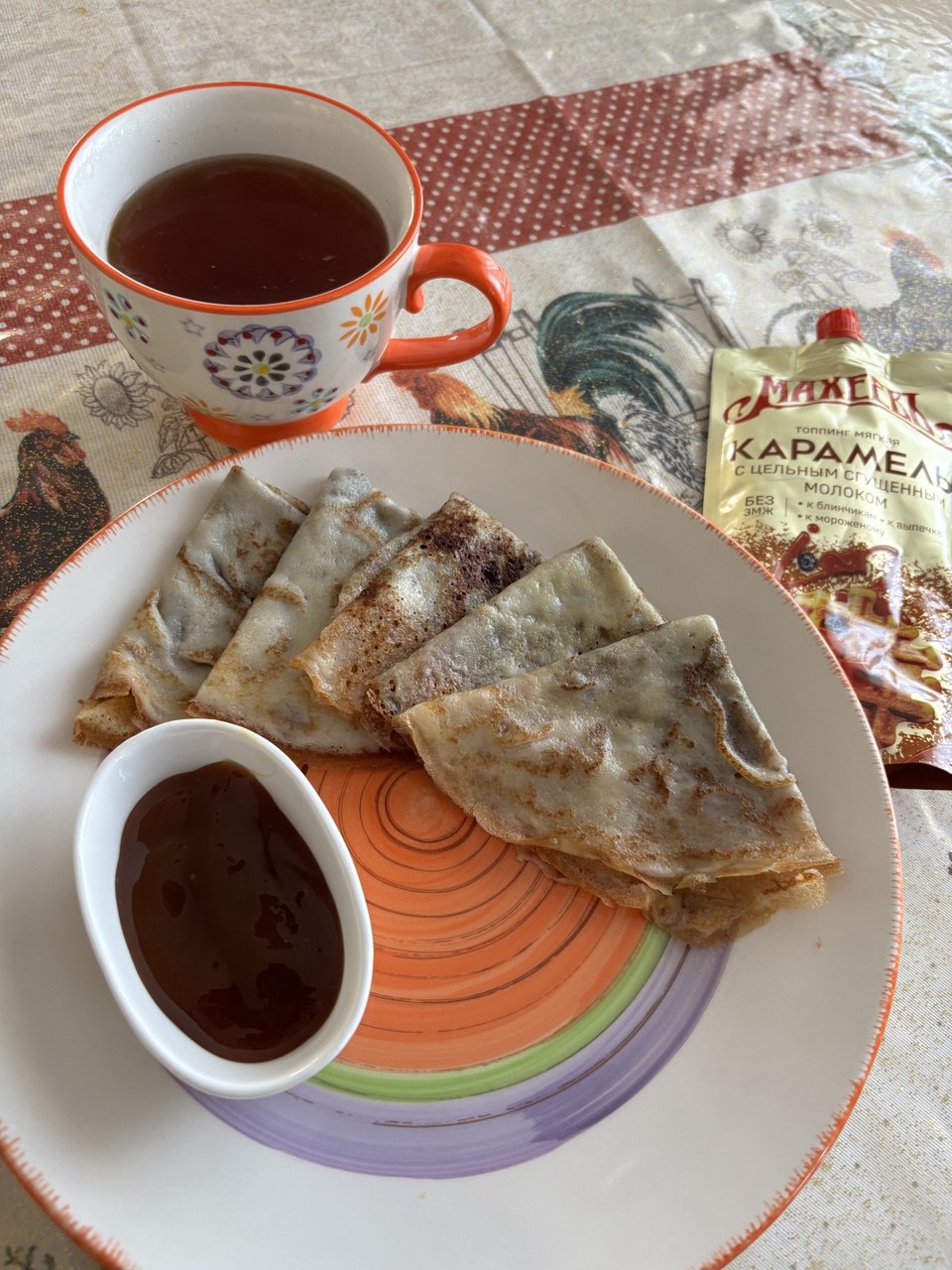 Творожные блинчики со сладким топпингом