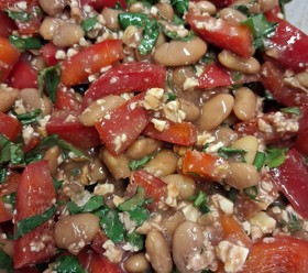 Салат с консервированной фасолью