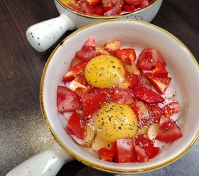 яйца запеченные с овощами