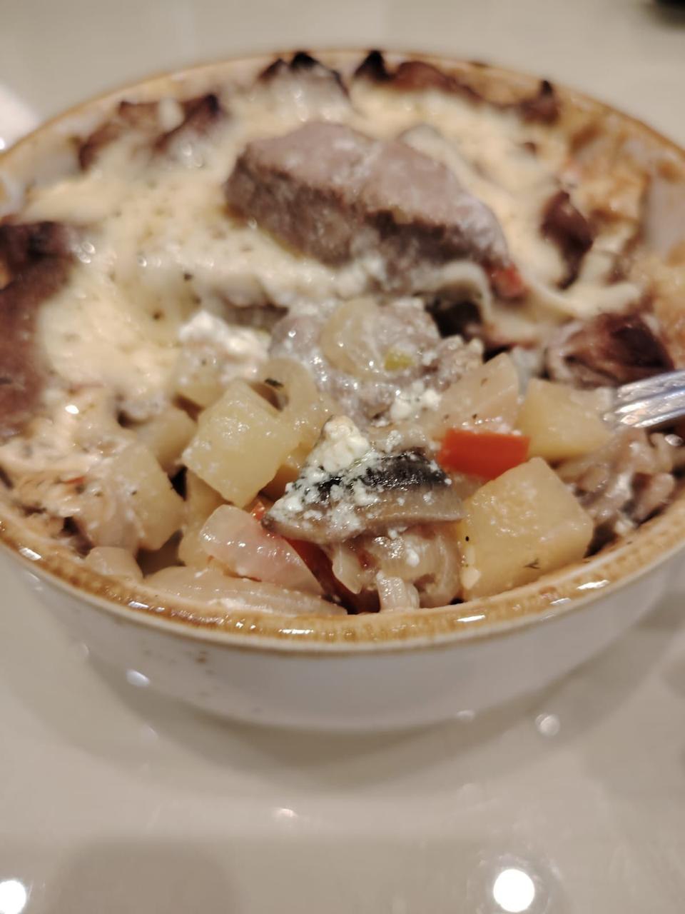 Свиная вырезка запеченная с грибами и овощами