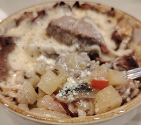 Свиная вырезка запеченная с грибами и овощами