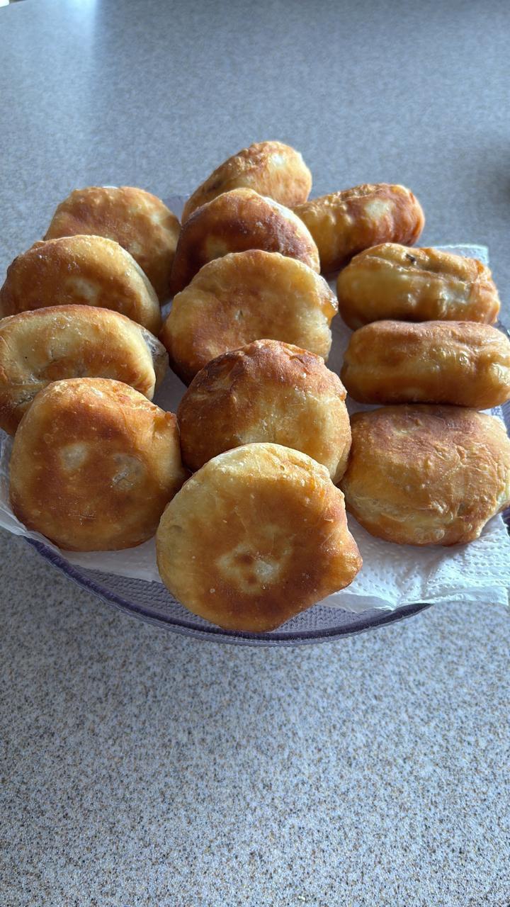 Пирожки с повидлом, капустой и картошка с грибами