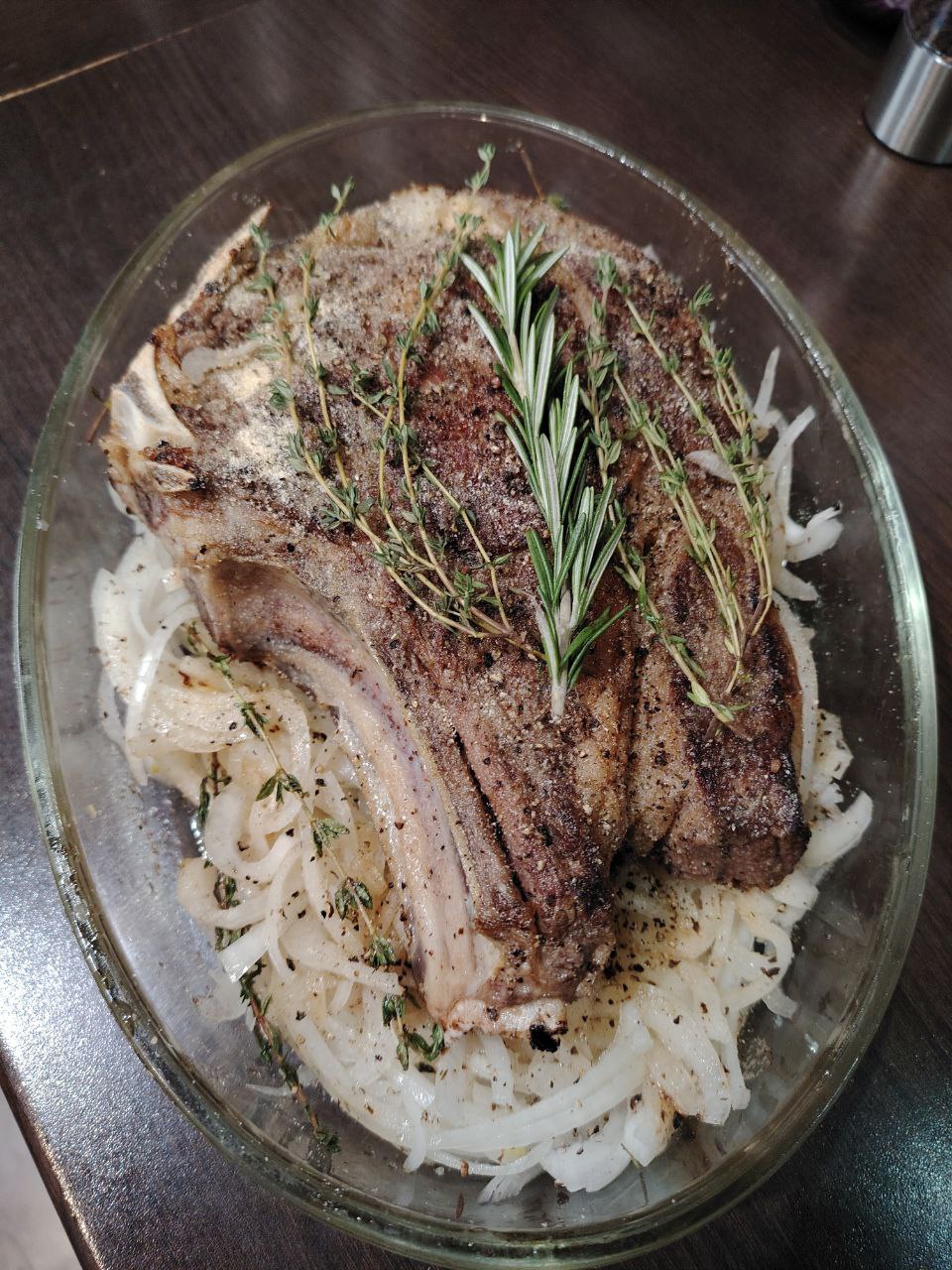 Говядина на луковой подушке