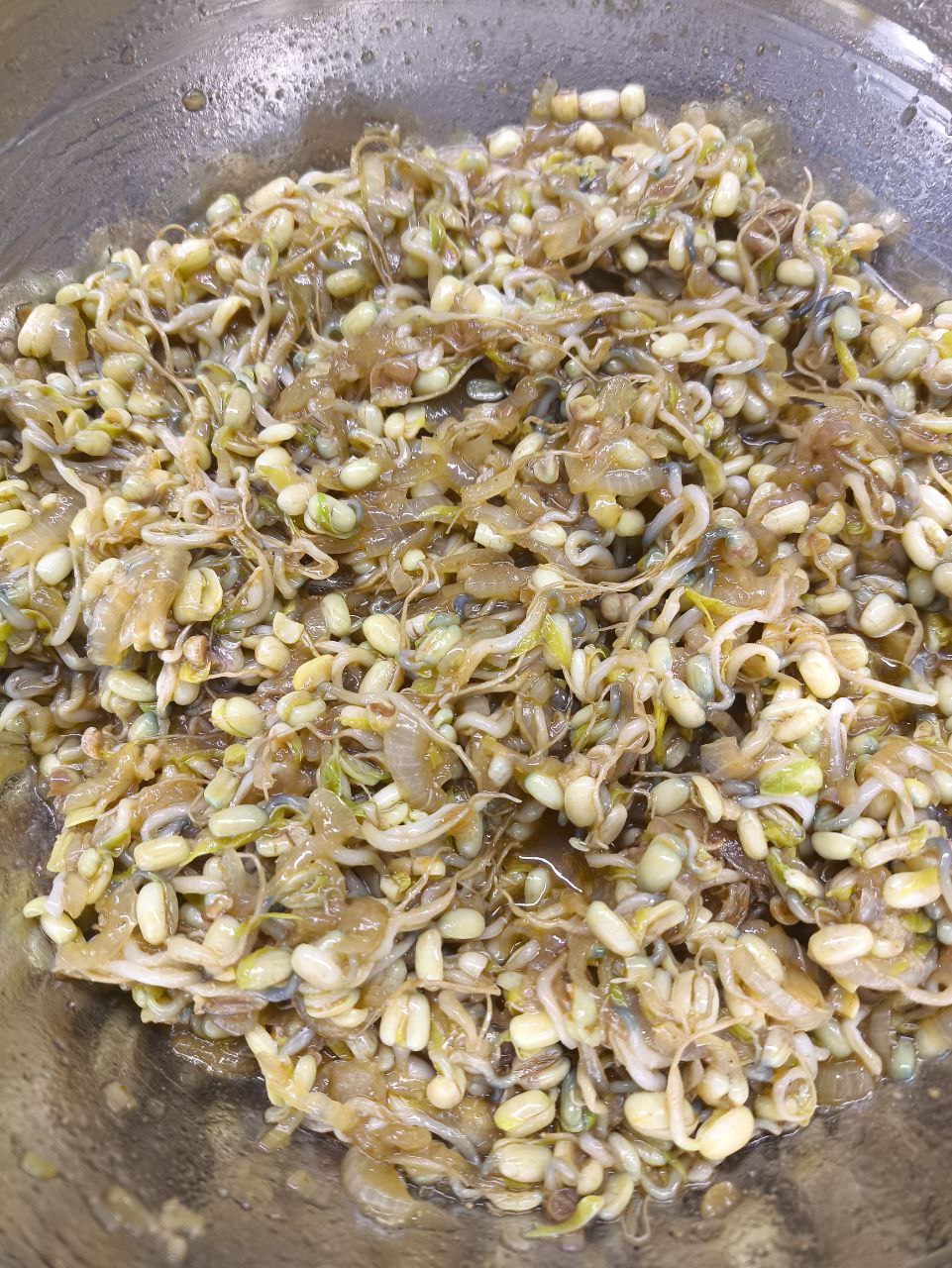 Салат с пророщенными ростками маша (сои)