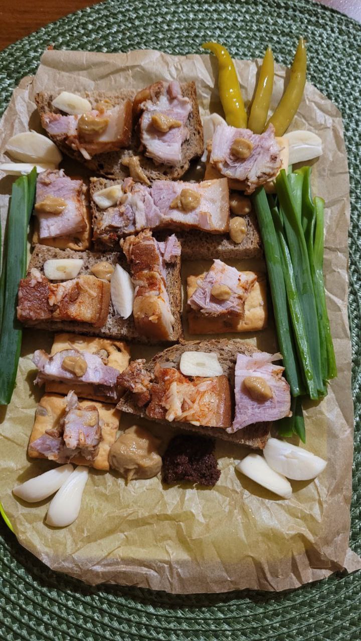 Грудинка в луковой шелухе