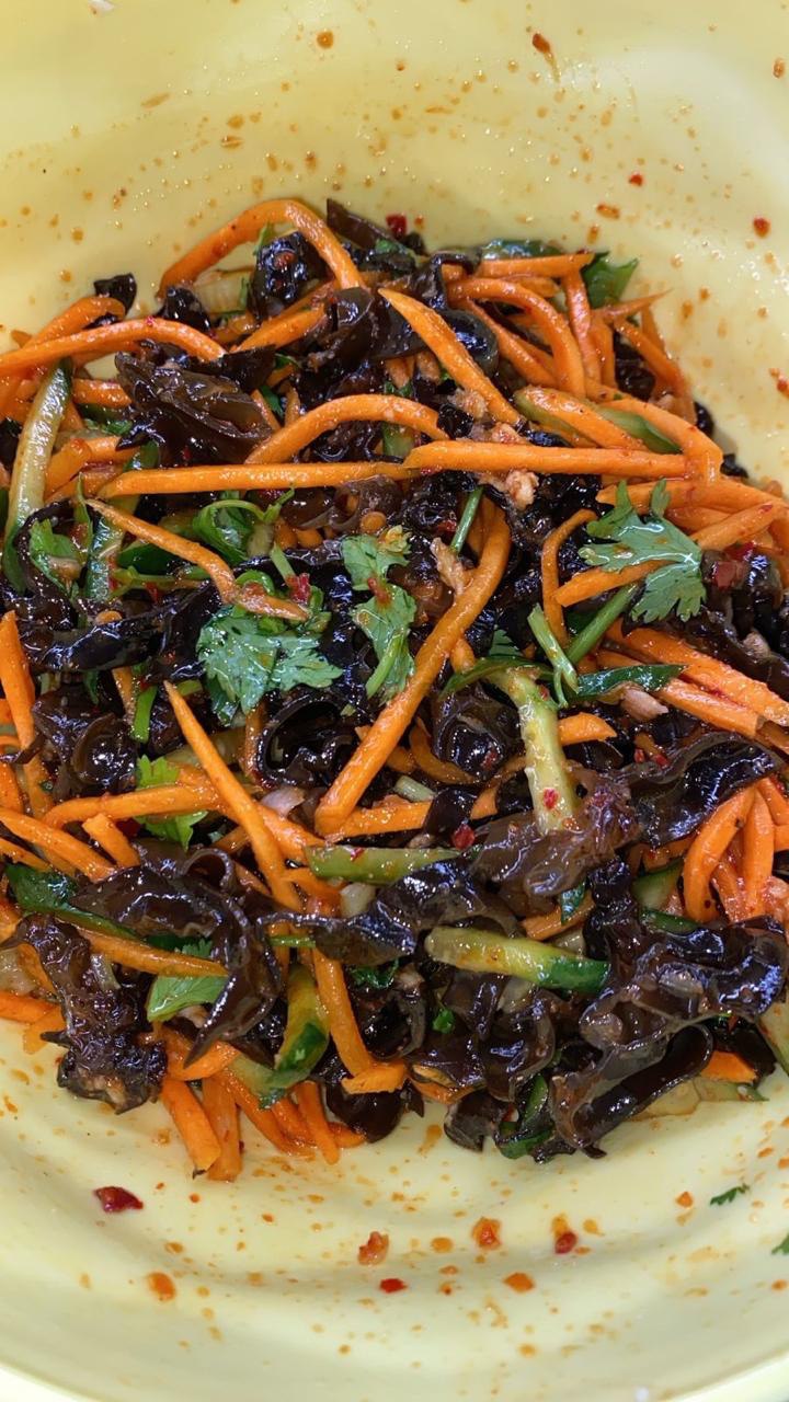 Салат из древесных грибов