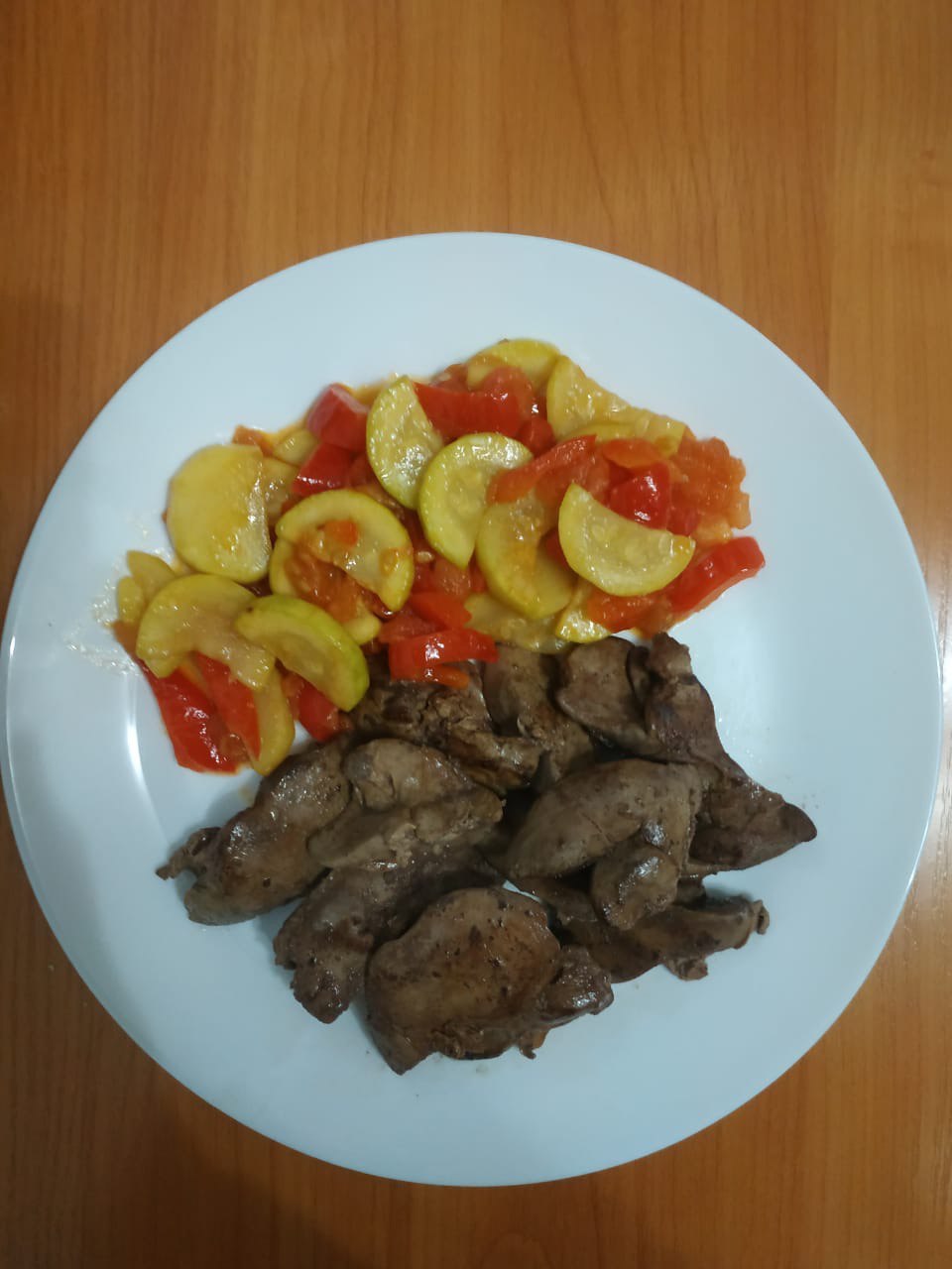 Печень куриная с овощами