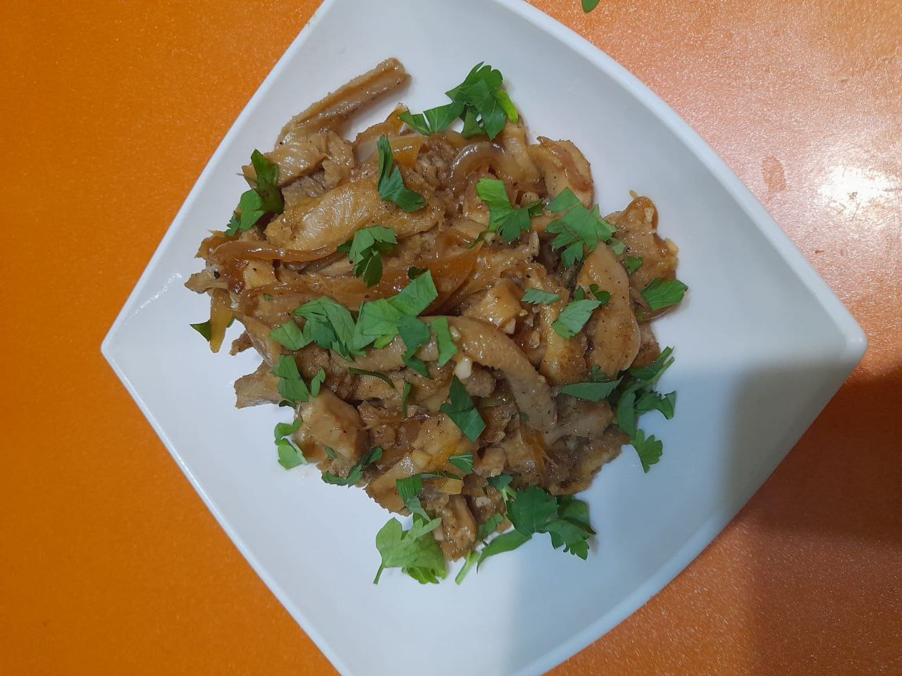 Рубец жареный с луком