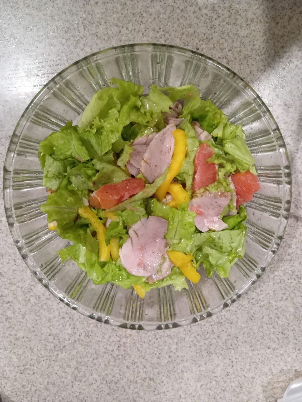 Салат с утиной грудкой и красными апельсинами