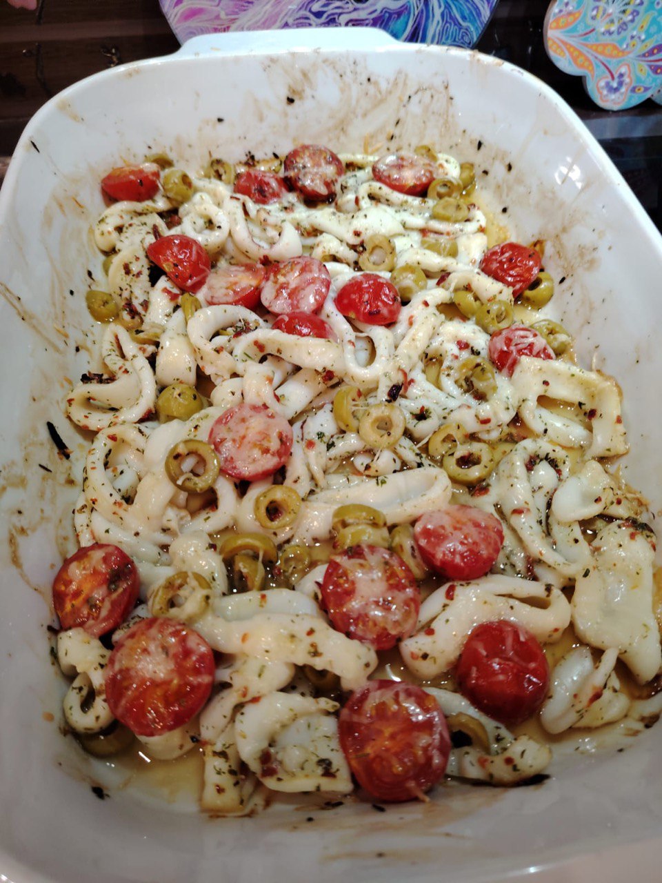 Кальмары с томатами и базиликом