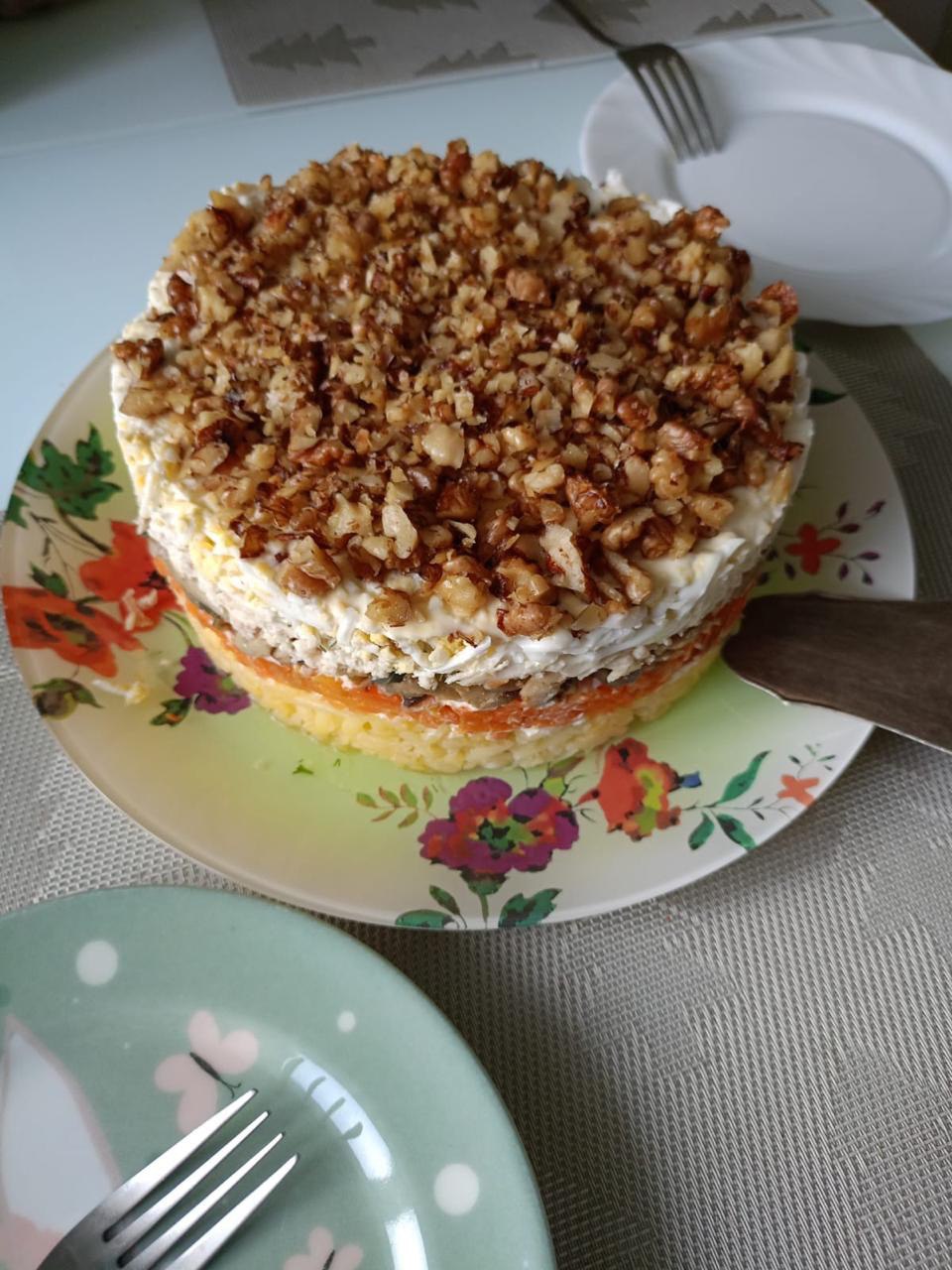 Салат с курицей и грибами