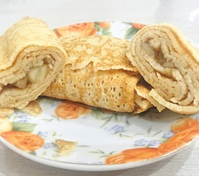 Блинчики с яблоком и корицей